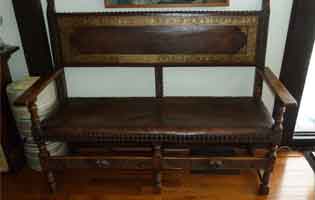 Late Victorian English oak bench with leather upholstery
